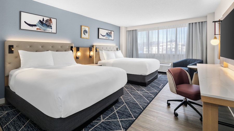 Crowne Plaza Virginia Beach Town Center by IHG