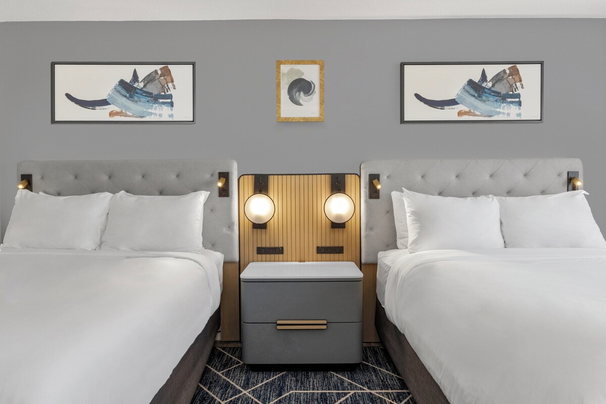 Premium bedding, in-room safe, desk, blackout curtains