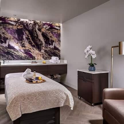 Couples treatment rooms, body treatments, hot stone massages