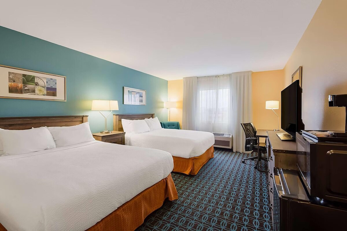 Premium bedding, in-room safe, desk, laptop workspace