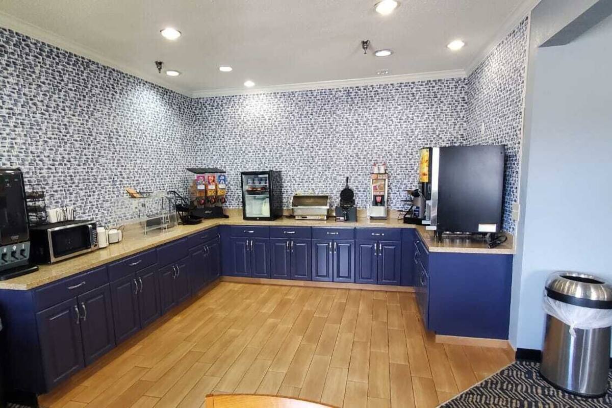 free daily continental breakfast