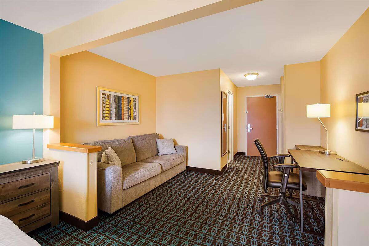 premium bedding, in-room safe, individually furnished, desk