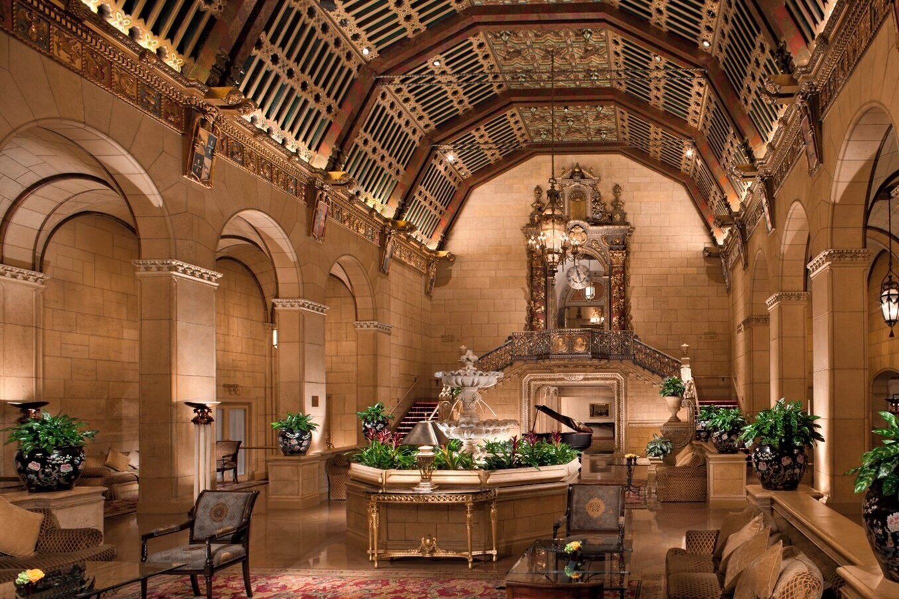 4 restaurants; breakfast, lunch, and dinner served