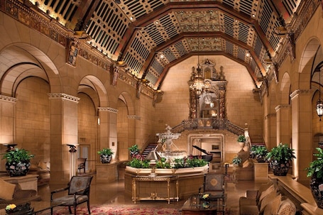 4 restaurants; breakfast, lunch and dinner served . The Biltmore Los Angeles