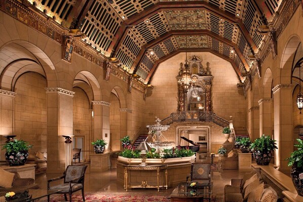 4 restaurants, breakfast served