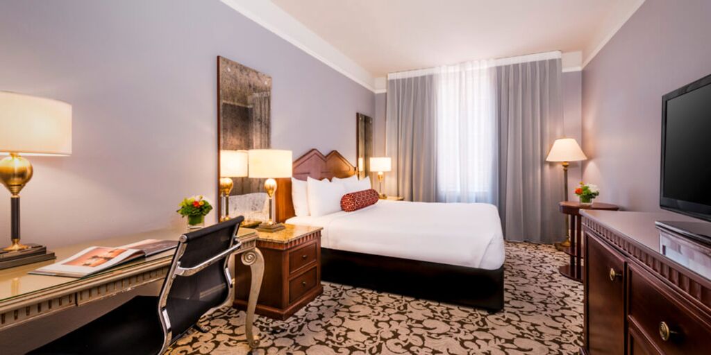 Hypo-allergenic bedding, down comforters, in-room safe, desk