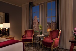 Executive Room, 1 King Bed | Hypo-allergenic bedding, down duvets, in-room safe, desk