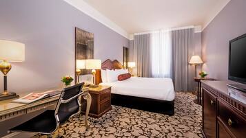 Deluxe Room, 1 King Bed | Hypo-allergenic bedding, down comforters, in-room safe, desk