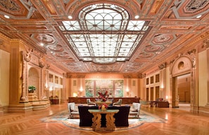 Lobby lounge