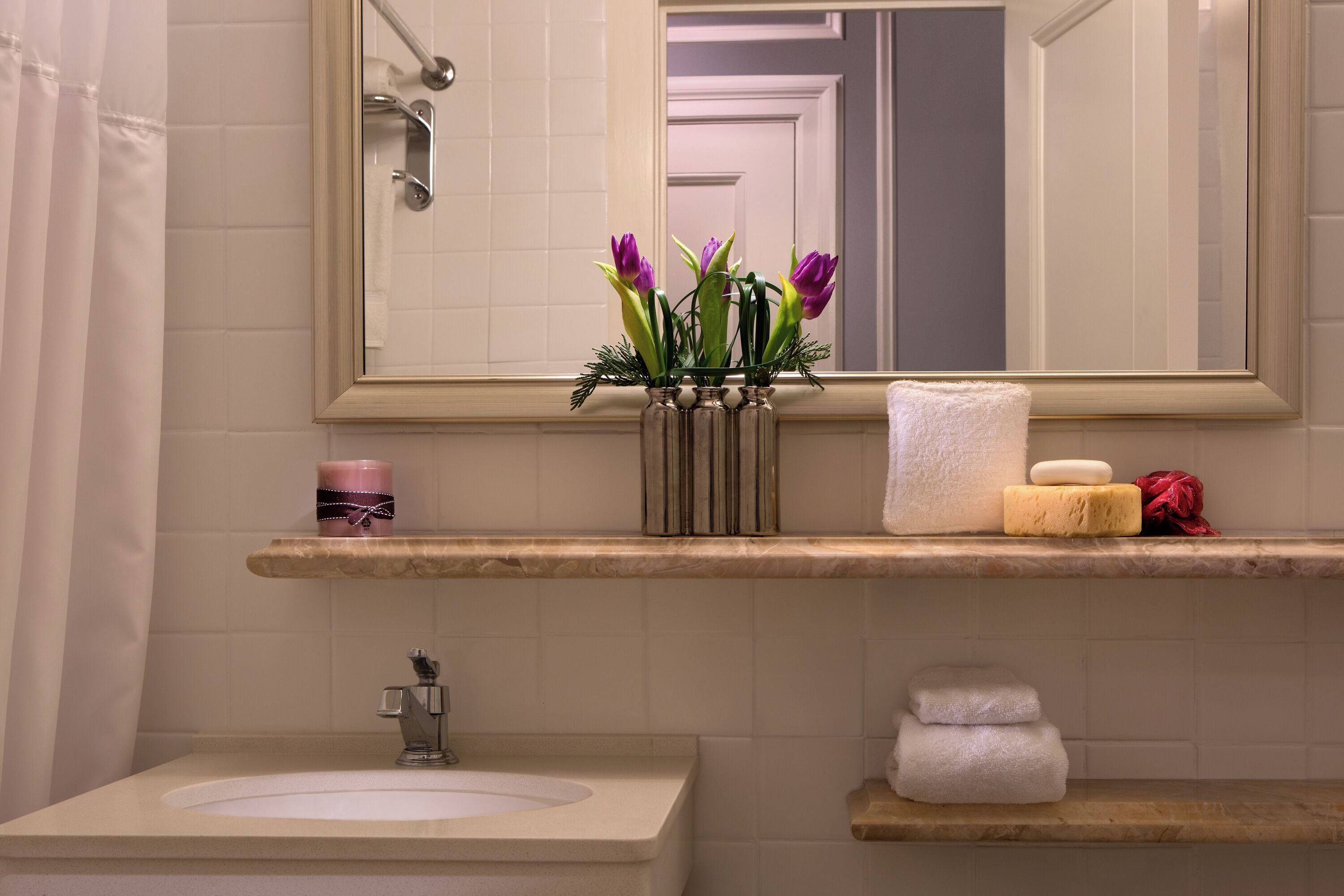 Gabungan pancuran/tab mandi, kelengkapan dandanan diri percuma 