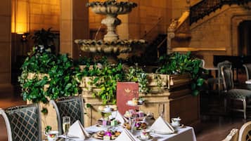 4 restaurants, breakfast served