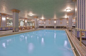 Piscine intérieure