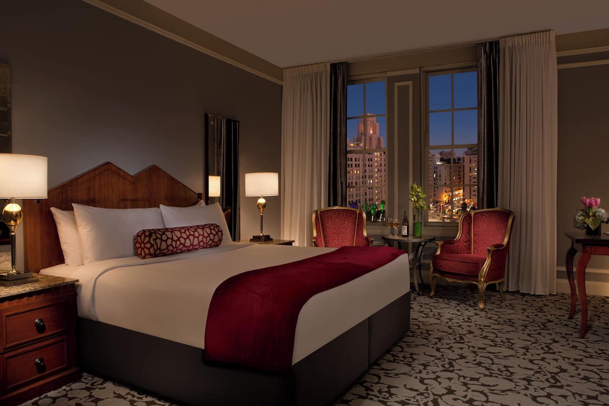 Hypo-allergenic bedding, down comforters, in-room safe, desk