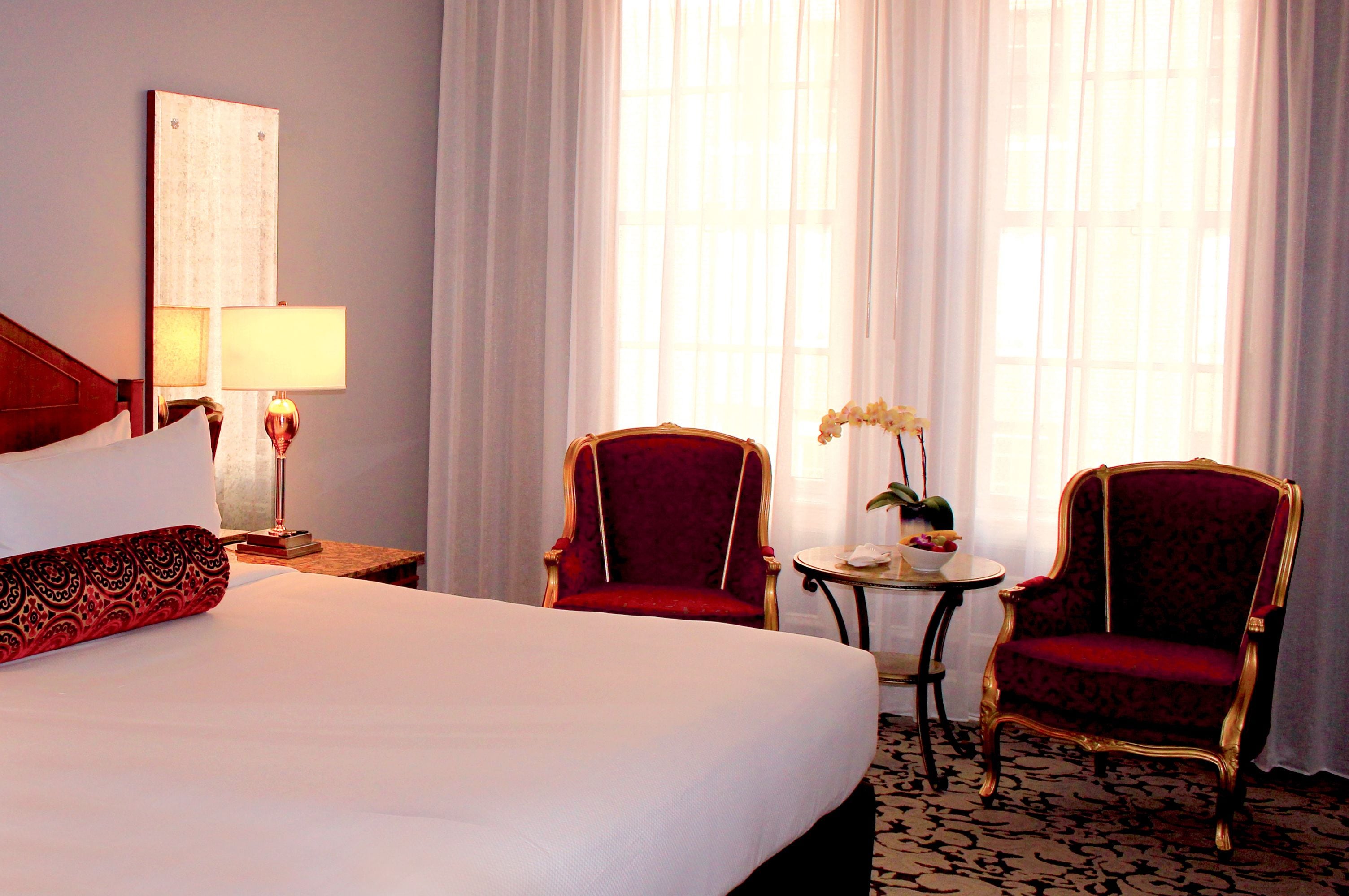 Hypo-allergenic bedding, down duvets, in-room safe, desk