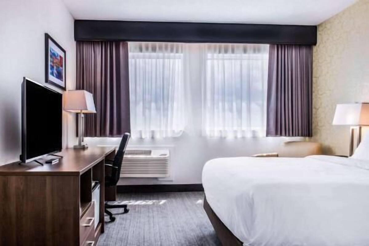 In-room safe, desk, iron/ironing board, free cots/infant beds