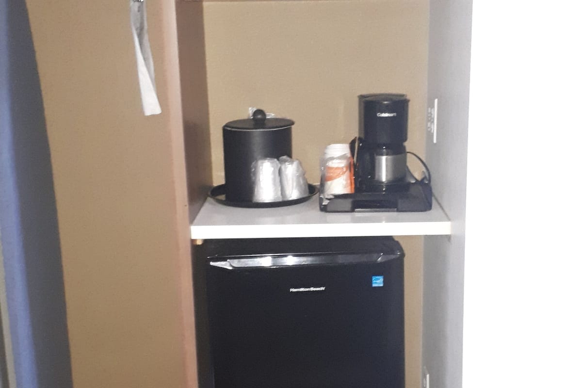 fridge, microwave, coffee/tea maker
