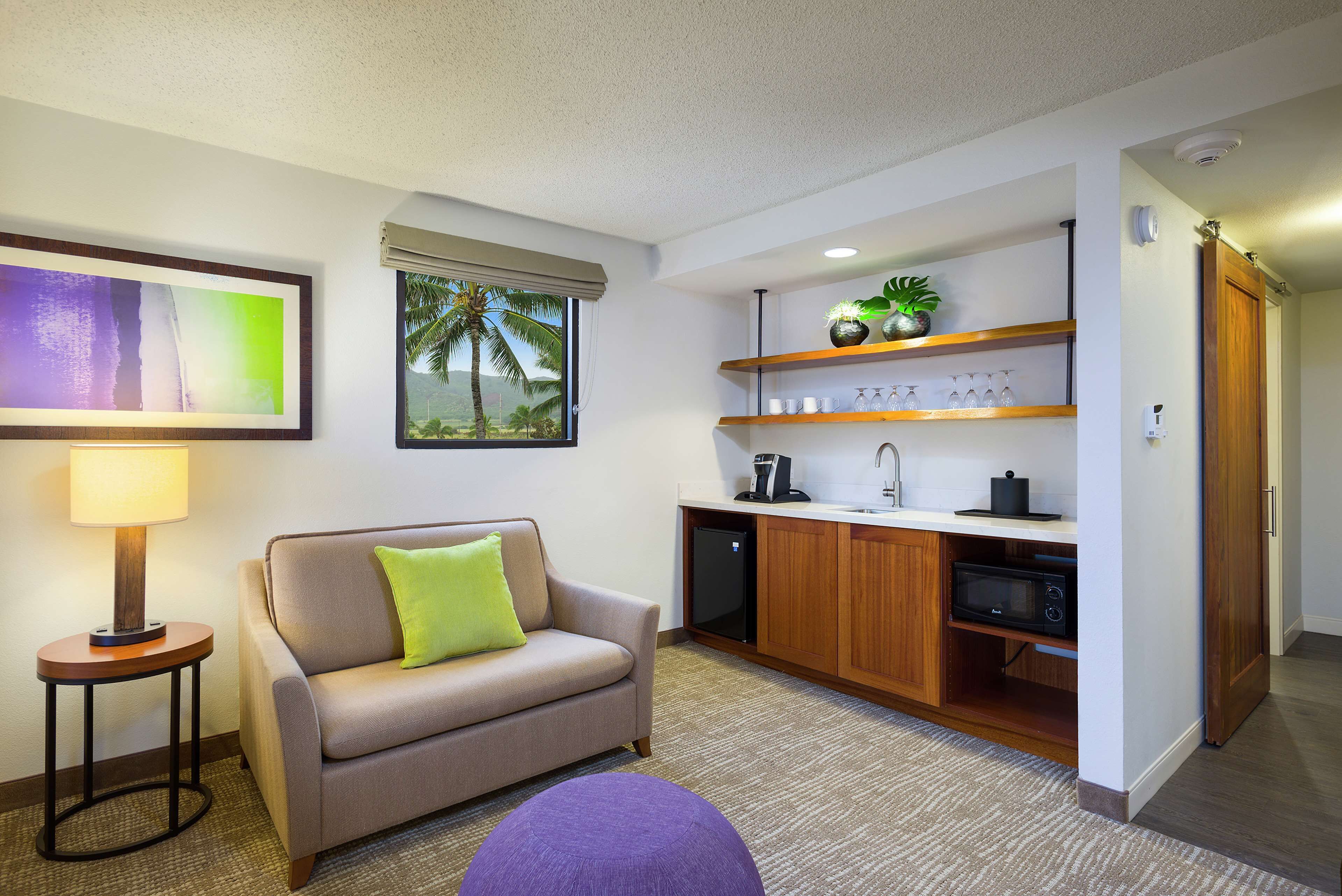 junior suite, 1 king bed, ocean view | living area | 46-inch lcd tv with premium tv channels, tv, pay films