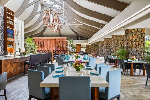 2 restaurants, breakfast served, Hawaiian cuisine