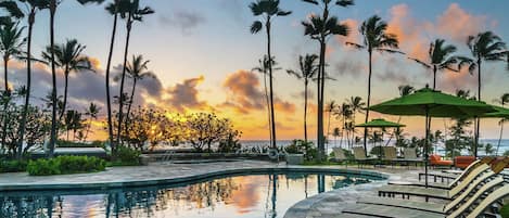 2 outdoor pools, pool umbrellas