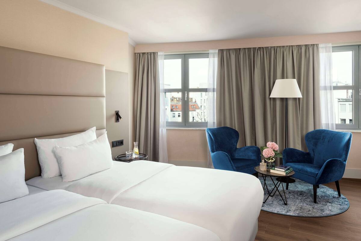 Hypo-allergenic bedding, minibar, in-room safe, desk