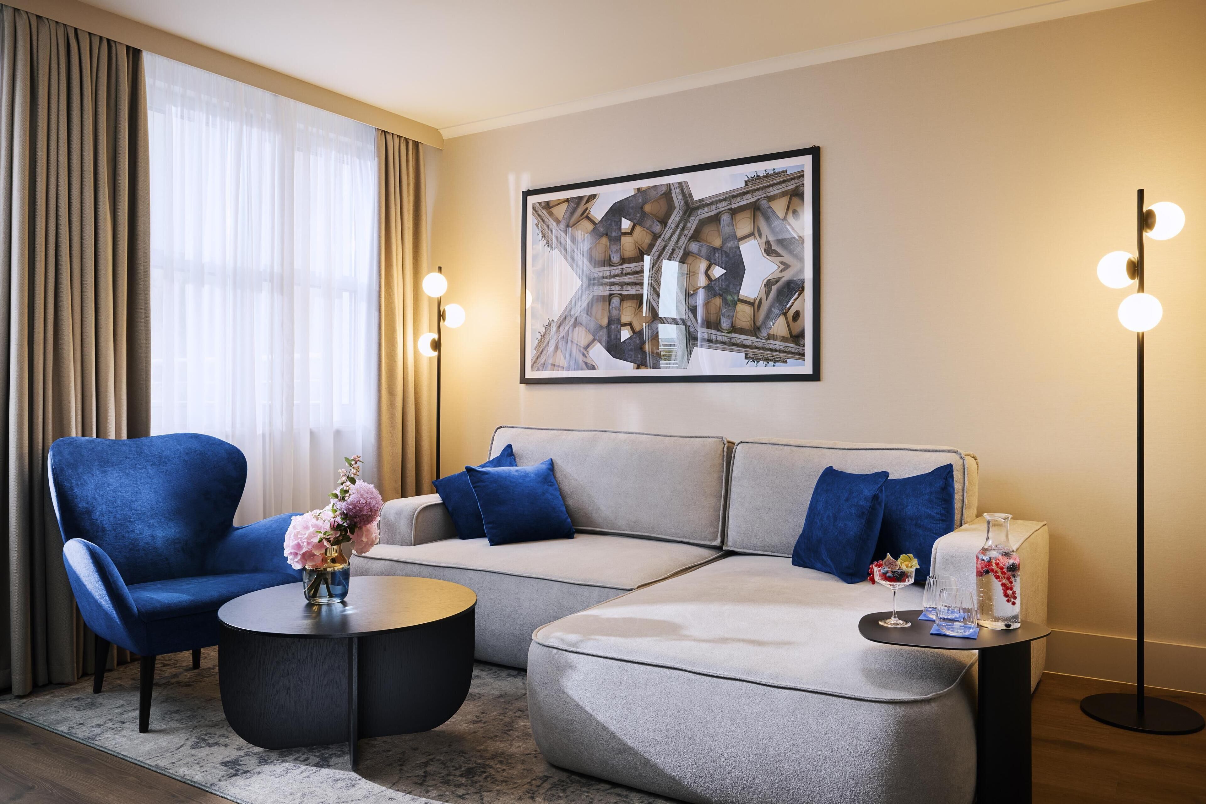 Allergikerbettwaren, Minibar, Zimmersafe, Schreibtisch