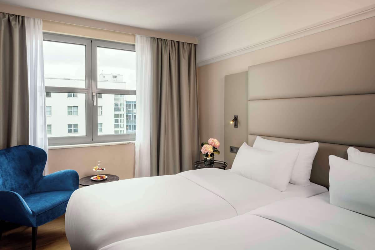 Hypo-allergenic bedding, minibar, in-room safe, desk