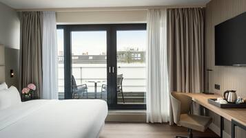 1 bedroom, hypo-allergenic bedding, minibar, in-room safe