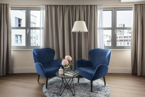 Hypo-allergenic bedding, minibar, in-room safe, desk