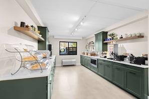 Buffet déjeuner (10.00 USD par personne)