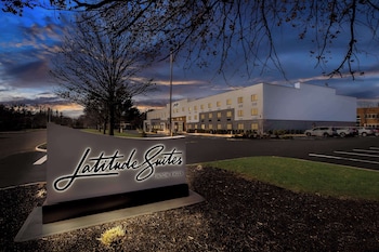 Latitude Suites Tinton Falls Eatontown/BW Premier Collection