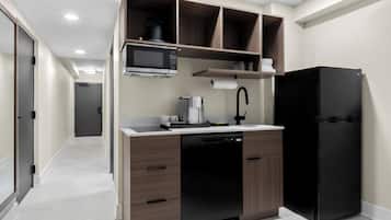 Studio, 1 Queen Bed | In-room safe, individually decorated, individually furnished, desk