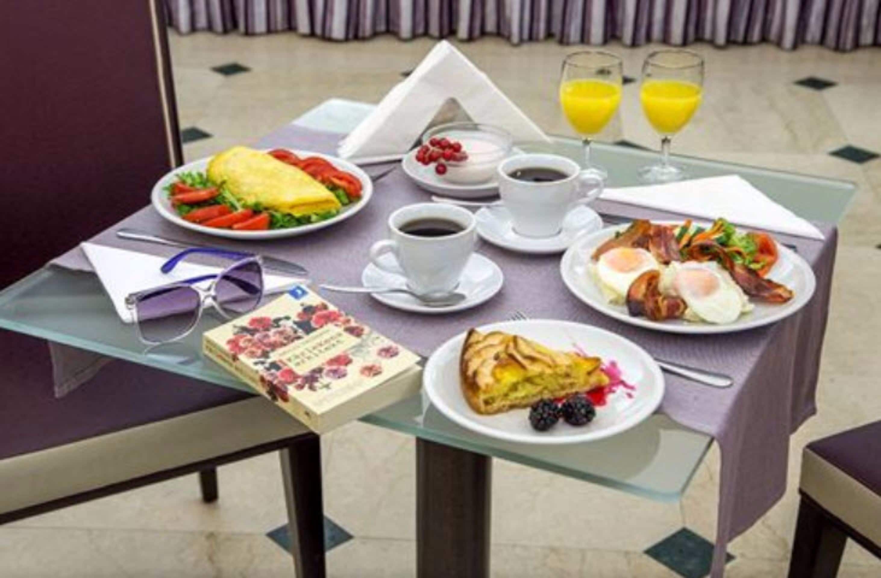 daily continental breakfast (eur 10 per person)