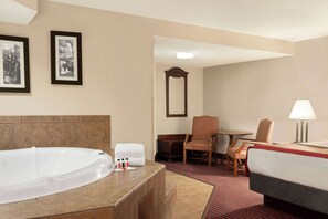 Deluxe Studio Suite, 1 King Bed, Non Smoking - Ramada by Wyndham Pigeon Forge North (Pigeon Forge)