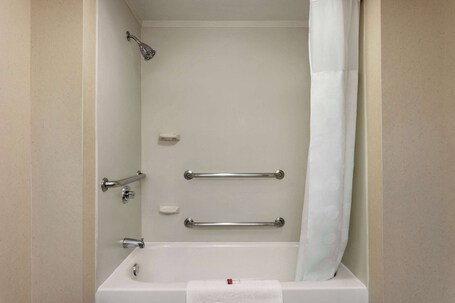 Ramada by Wyndham Pigeon Forge North - Image 25