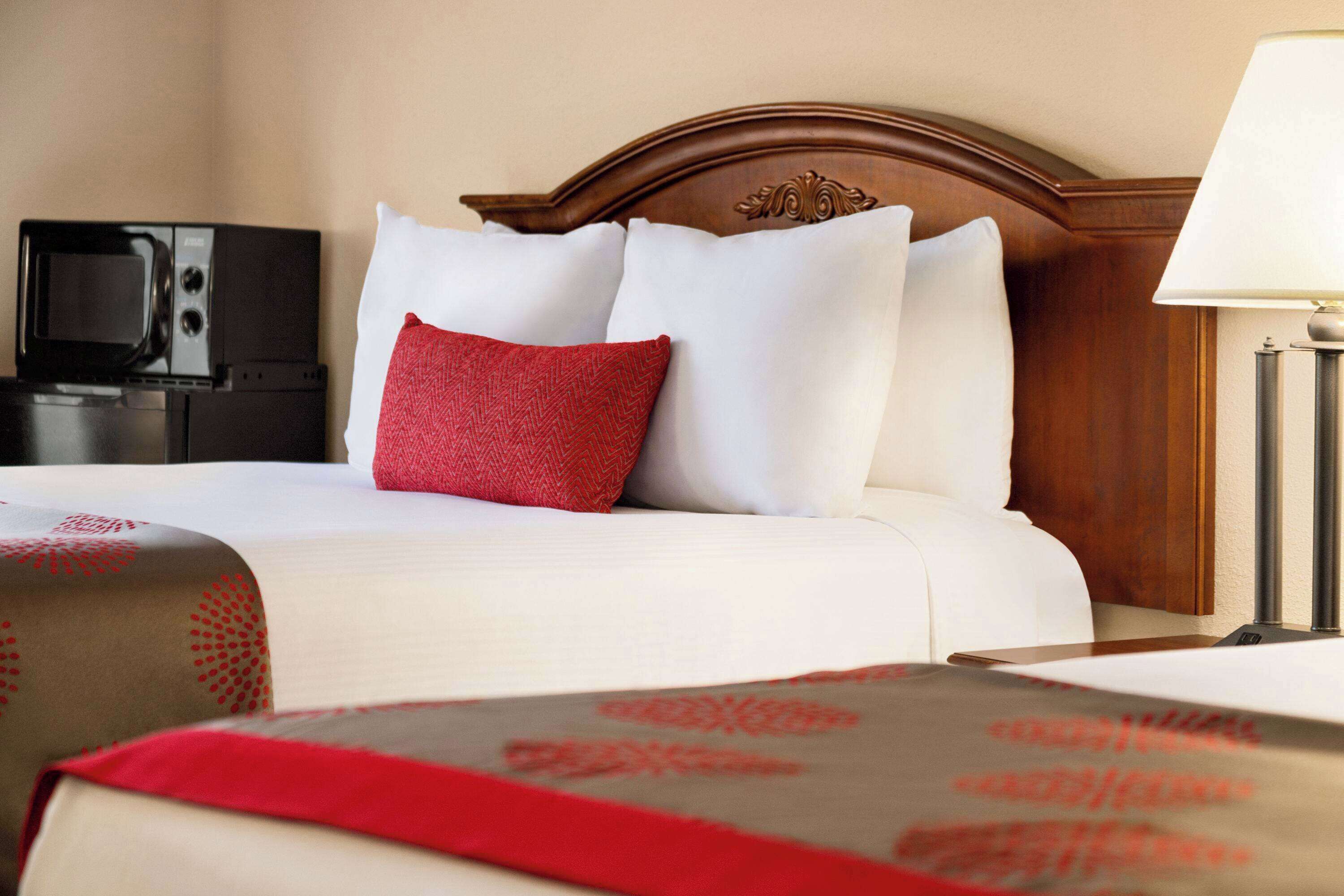 standard room, 2 queen beds, non smoking | premium bedding, pillow-top beds, blackout curtains, iron/ironing board