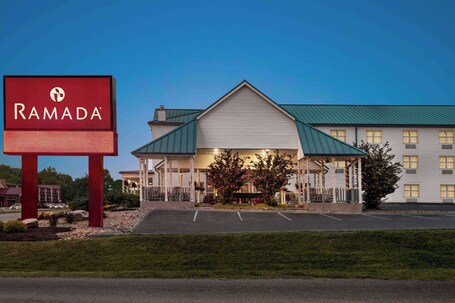 Ramada by Wyndham Pigeon Forge North - Image 4