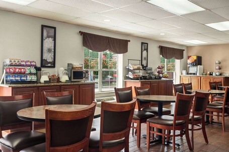 Ramada by Wyndham Pigeon Forge North - Image 22
