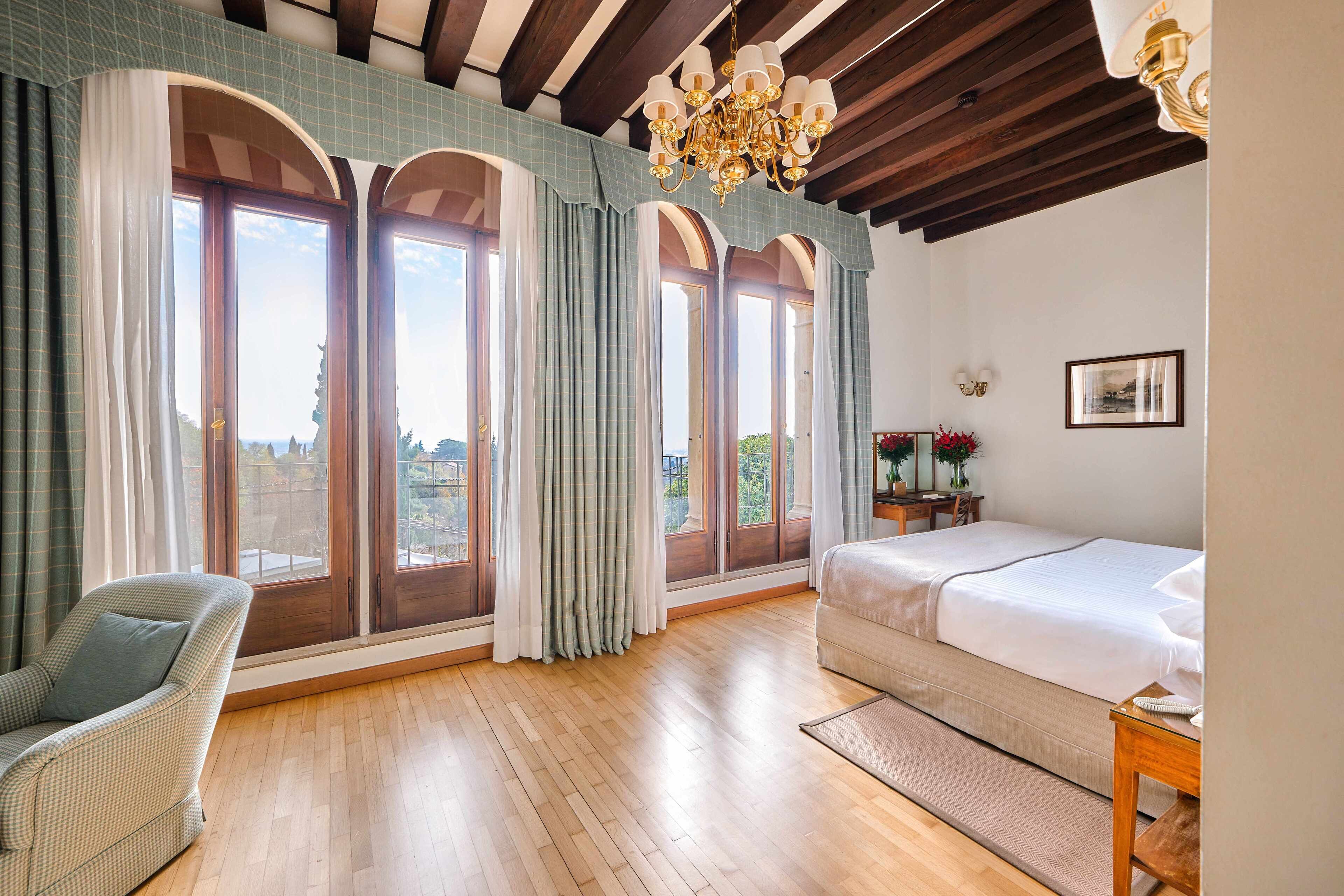 Allergikerbettwaren, Daunenbettdecken, Minibar, Zimmersafe