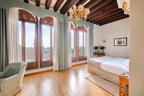 防敏寢具、羽絨被、迷你吧、房內夾萬