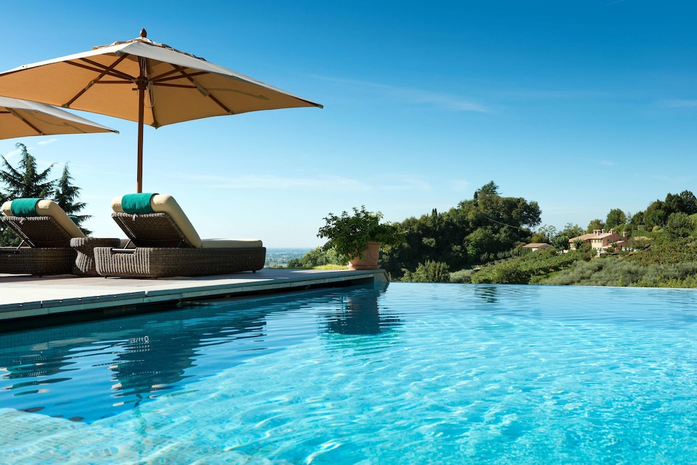 Hotel Villa Cipriani by null