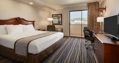 Days Inn by Wyndham Eureka CA