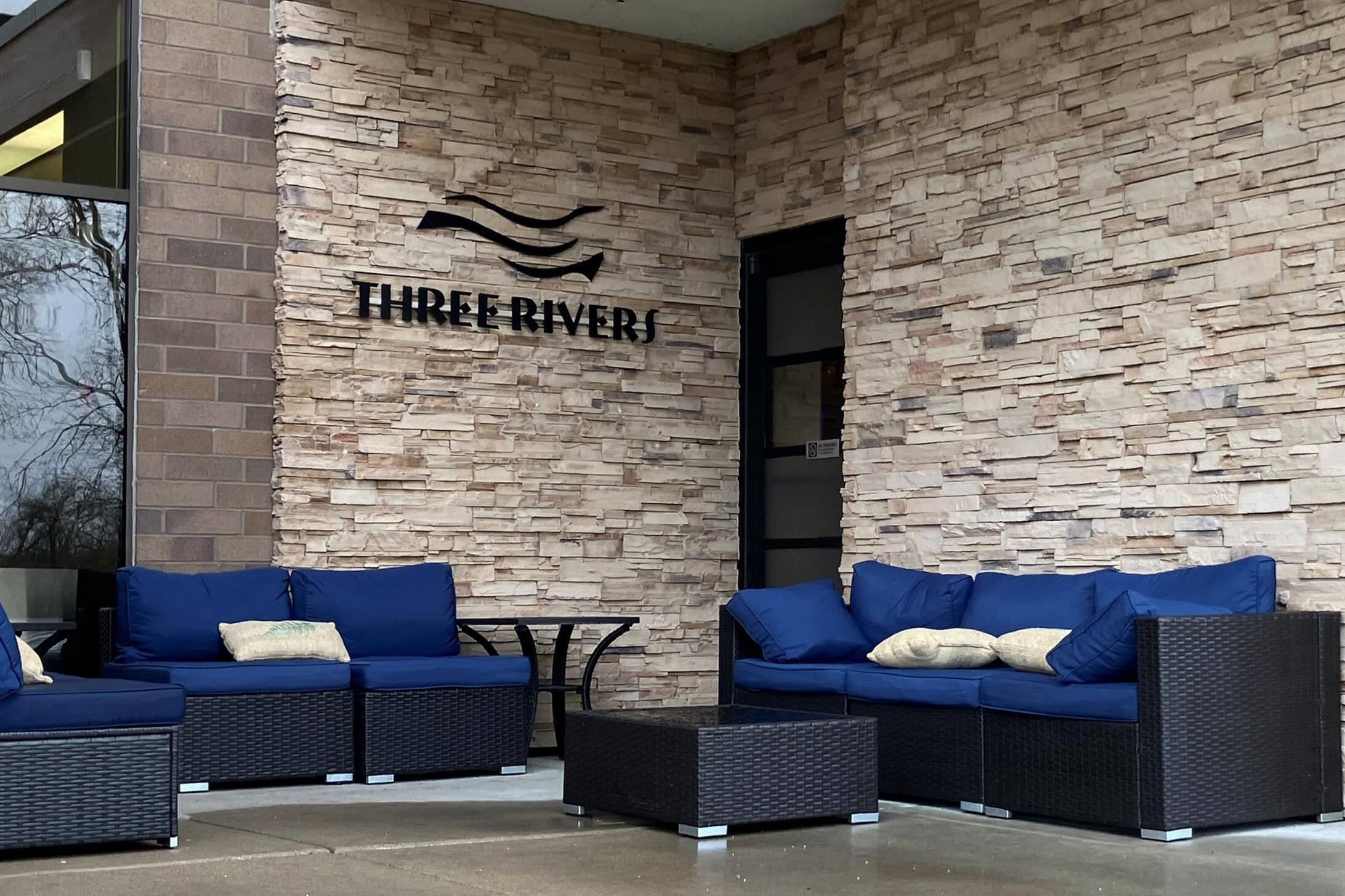 breakfast, lunch and dinner served