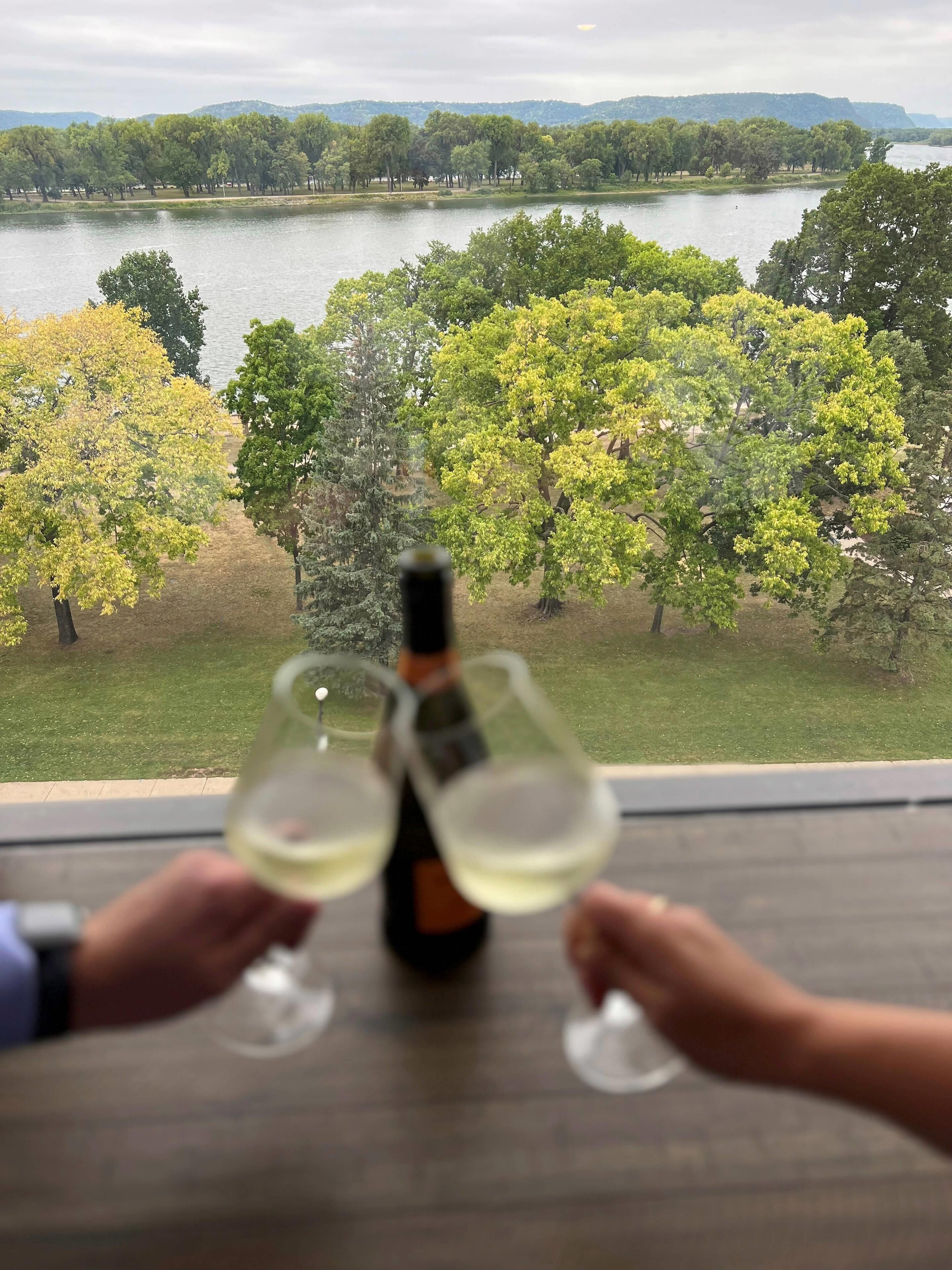 Camas con pillow-top, escritorio y espacio para trabajar con laptop 