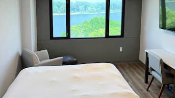 Pillowtop-Betten, Schreibtisch, laptopgeeigneter Arbeitsplatz