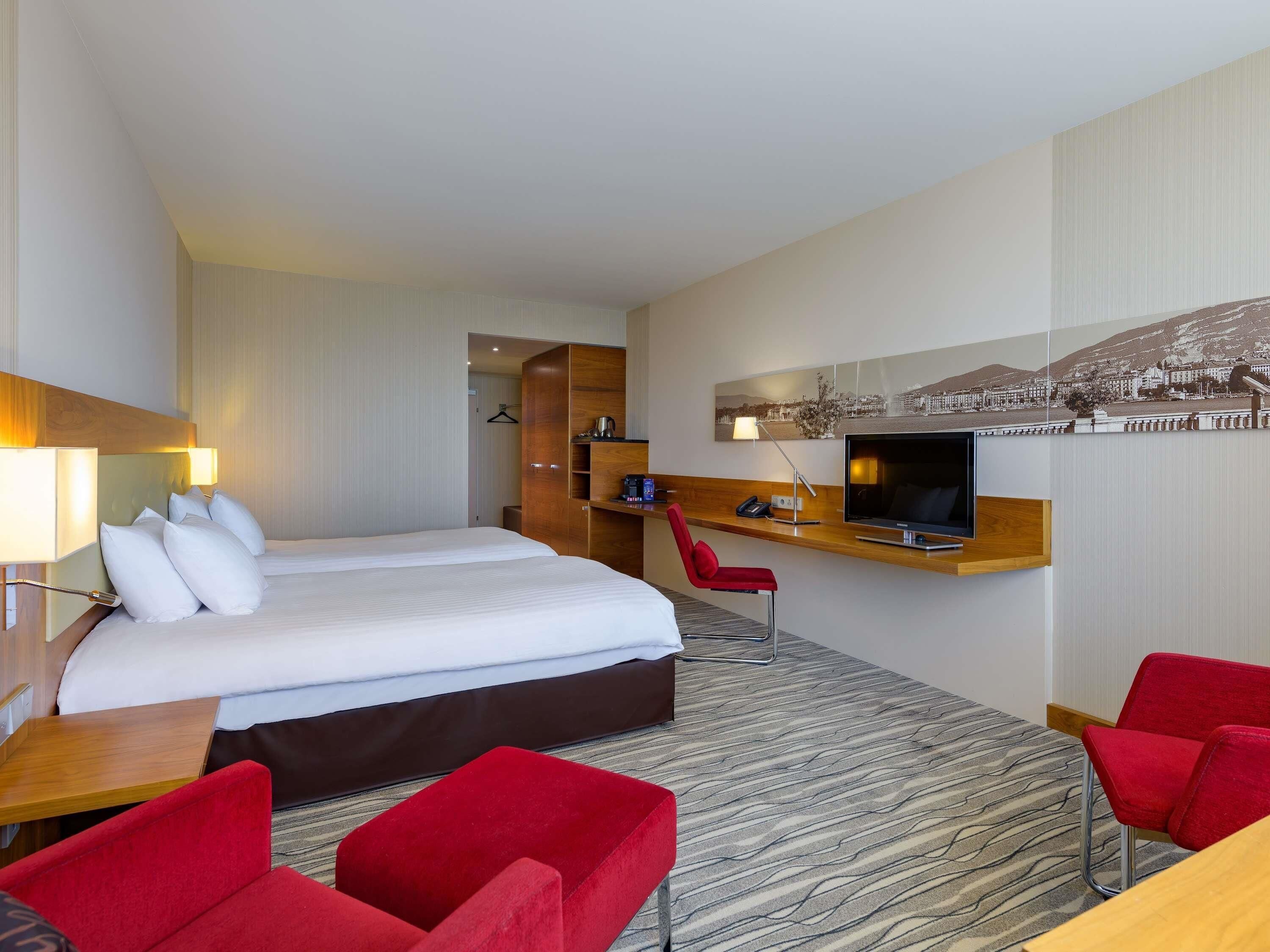 Deluxe Twin Room, 2 Twin Beds | Premium bedding, minibar, in-room safe, desk