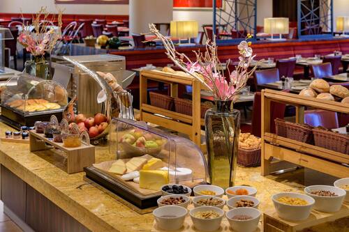 Café da manhã com buffet todos os dias mediante uma taxa