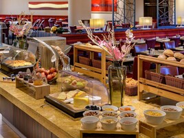 Desayuno buffet todos los días (con cargo)