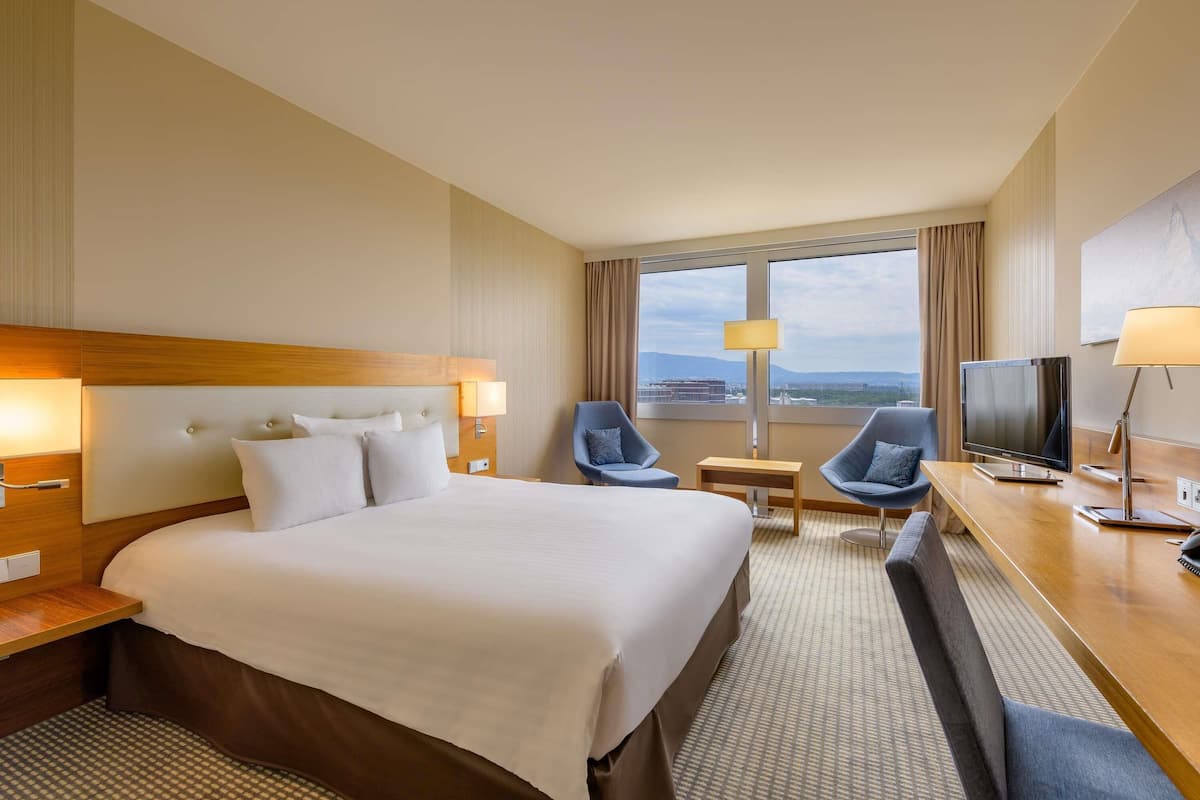 1 bedroom, premium bedding, minibar, in-room safe