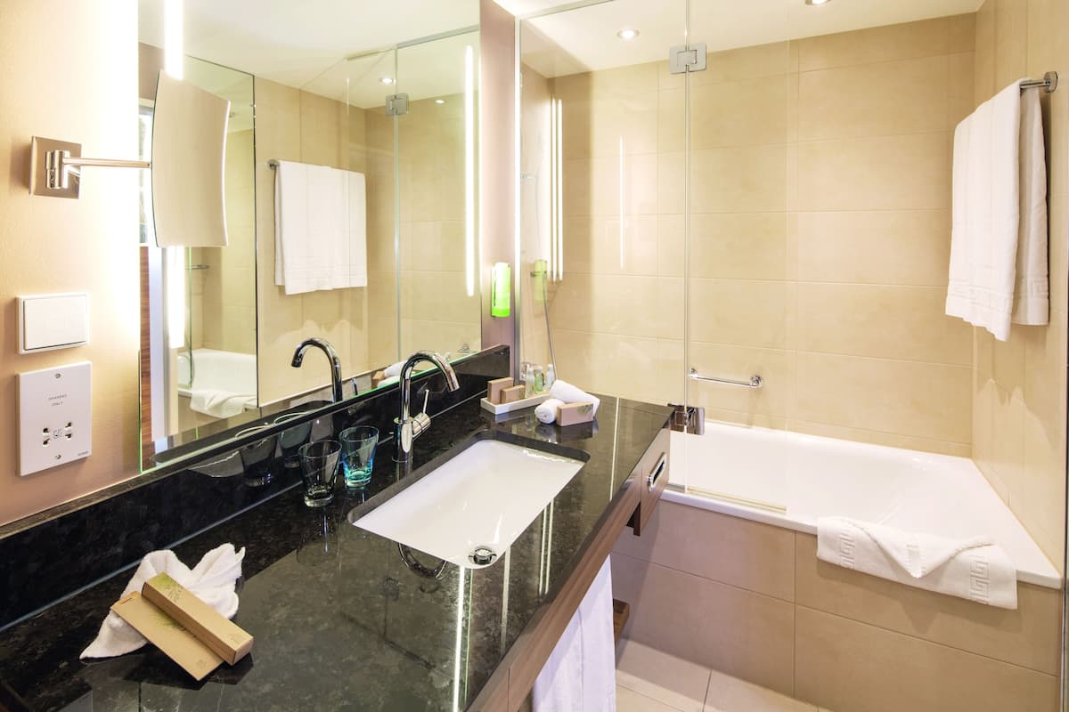 1 bilik tidur, peralatan tempat tidur premium, bar mini