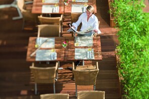 2 restaurants, breakfast, lunch, dinner served; Japanese cuisine 